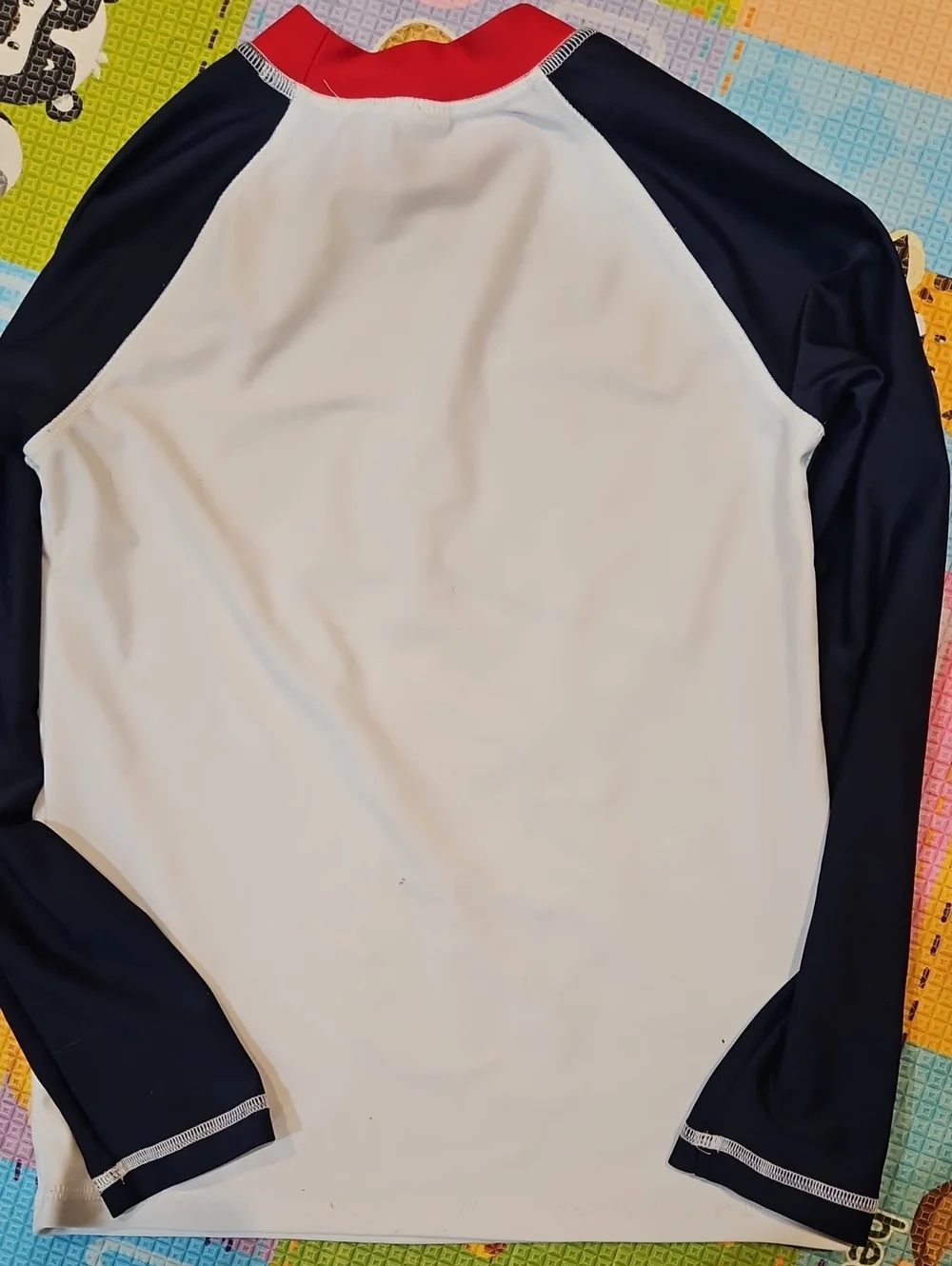 EUC SIZE 8 LIKE NEW Gymboree White, Navy & Red Shark Long-Sleeve Rashguard